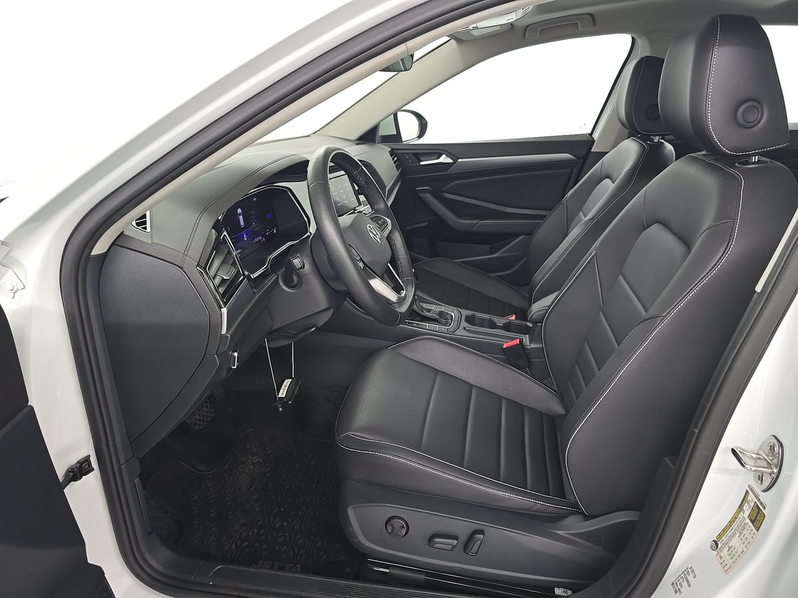 Used 2024 Volkswagen Jetta SE w/ Panoramic Sunroof Package FWD image 18