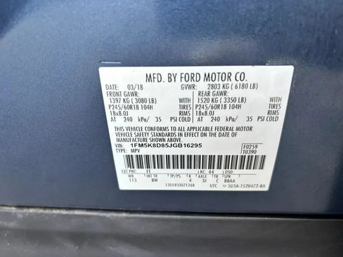 Used 2018 Ford Explorer XLT w/ Equipment Group 202A AWD/4WD image 28