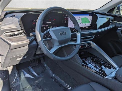 Used 2025 Audi Q5 Premium image 9