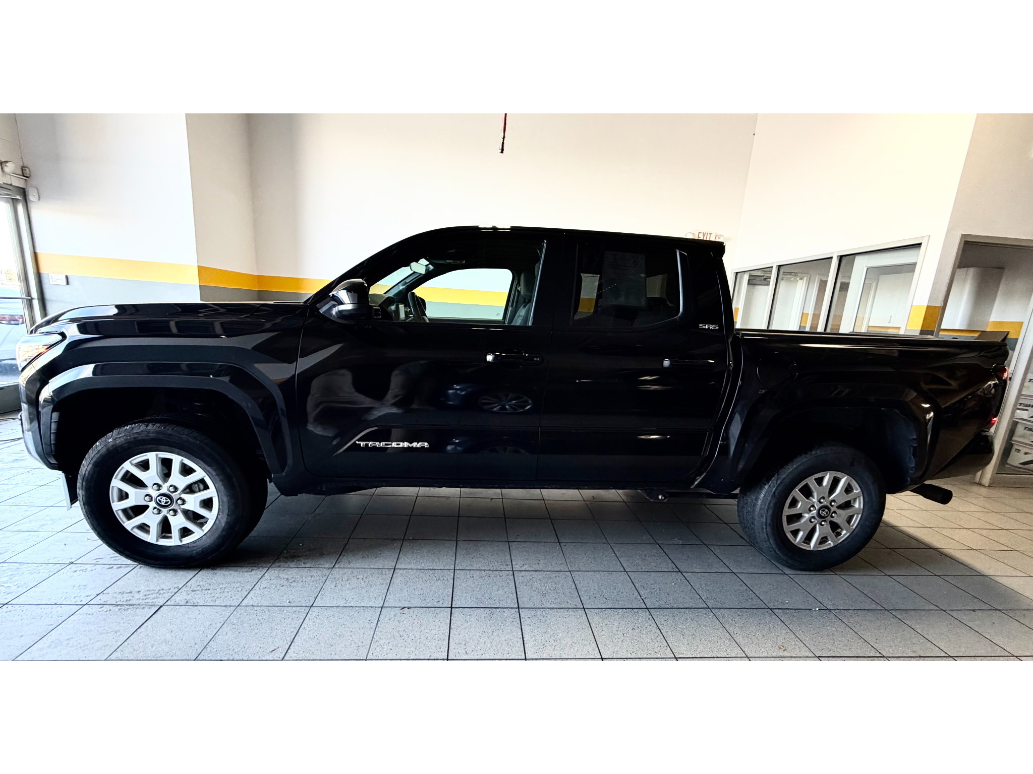 Used 2024 Toyota Tacoma SR5 AWD/4WD image 12