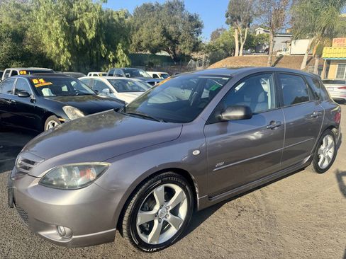Used 2005 MAZDA MAZDA3 s w/ Moonroof & 6-CD Pkg image 3