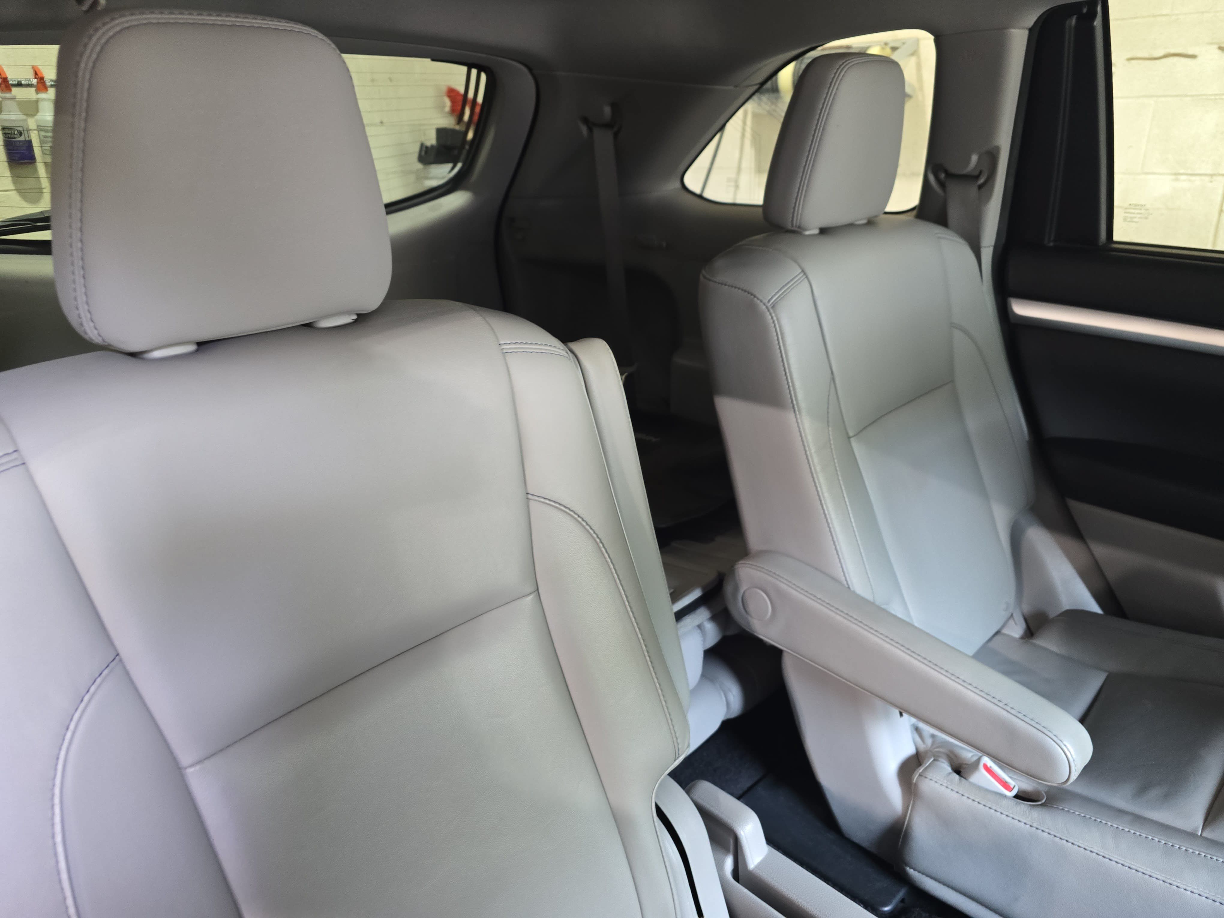 Used 2015 Toyota Highlander XLE FWD image 12