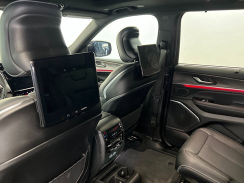 New 2024 Jeep Grand Cherokee L Overland w/ Advanced Protech Group III image 19