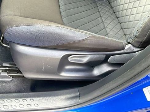 Used 2020 Toyota C-HR XLE image 29