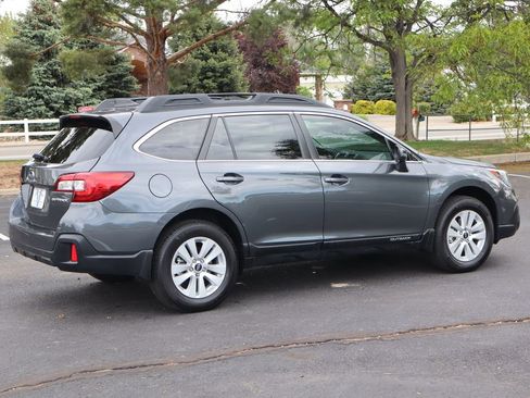 Used 2019 Subaru Outback 2.5i Premium AWD/4WD image 4