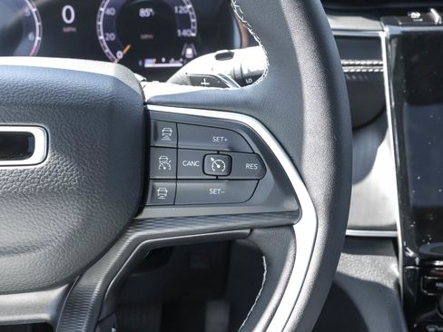 New 2025 Jeep Grand Cherokee Altitude image 27