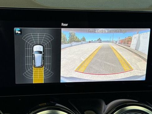 Used 2023 Mercedes-Benz EQB 300 4MATIC image 25