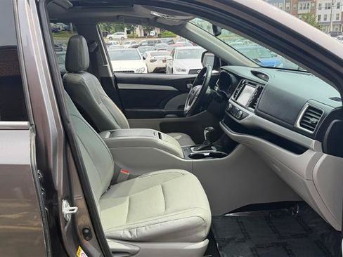Used 2015 Toyota Highlander XLE AWD/4WD image 15
