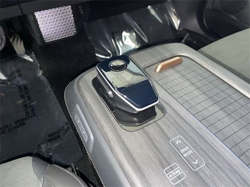 Certified 2024 Nissan Ariya ENGAGE e-4ORCE image 28