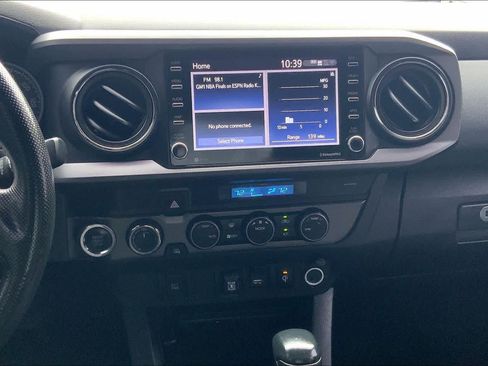Used 2021 Toyota Tacoma TRD Off-Road AWD/4WD image 7
