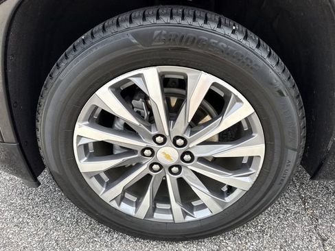 Used 2023 Chevrolet Traverse Premier FWD image 51