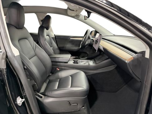 Certified 2023 Tesla Model Y Long Range AWD/4WD image 13