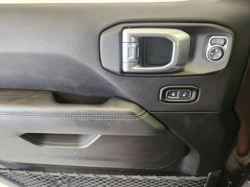 Used 2021 Jeep Wrangler Unlimited Sahara AWD/4WD image 22