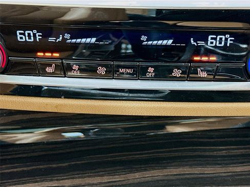 Used 2023 BMW 530e xDrive w/ Premium Package image 21