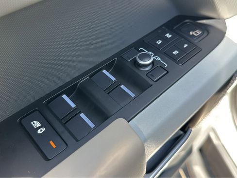 Used 2022 Land Rover Defender 110 X-Dynamic HSE image 34