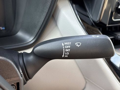 Used 2022 Toyota Corolla Cross L image 10