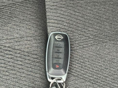 Used 2025 Nissan Rogue SV image 27