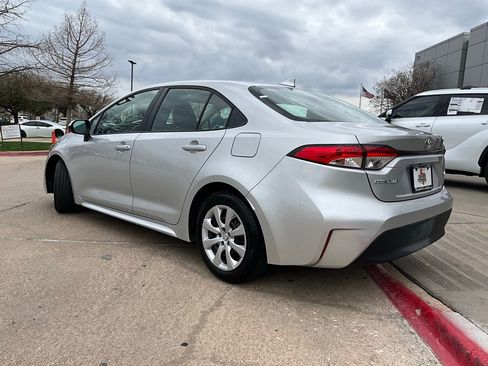 Used 2025 Toyota Corolla LE image 8