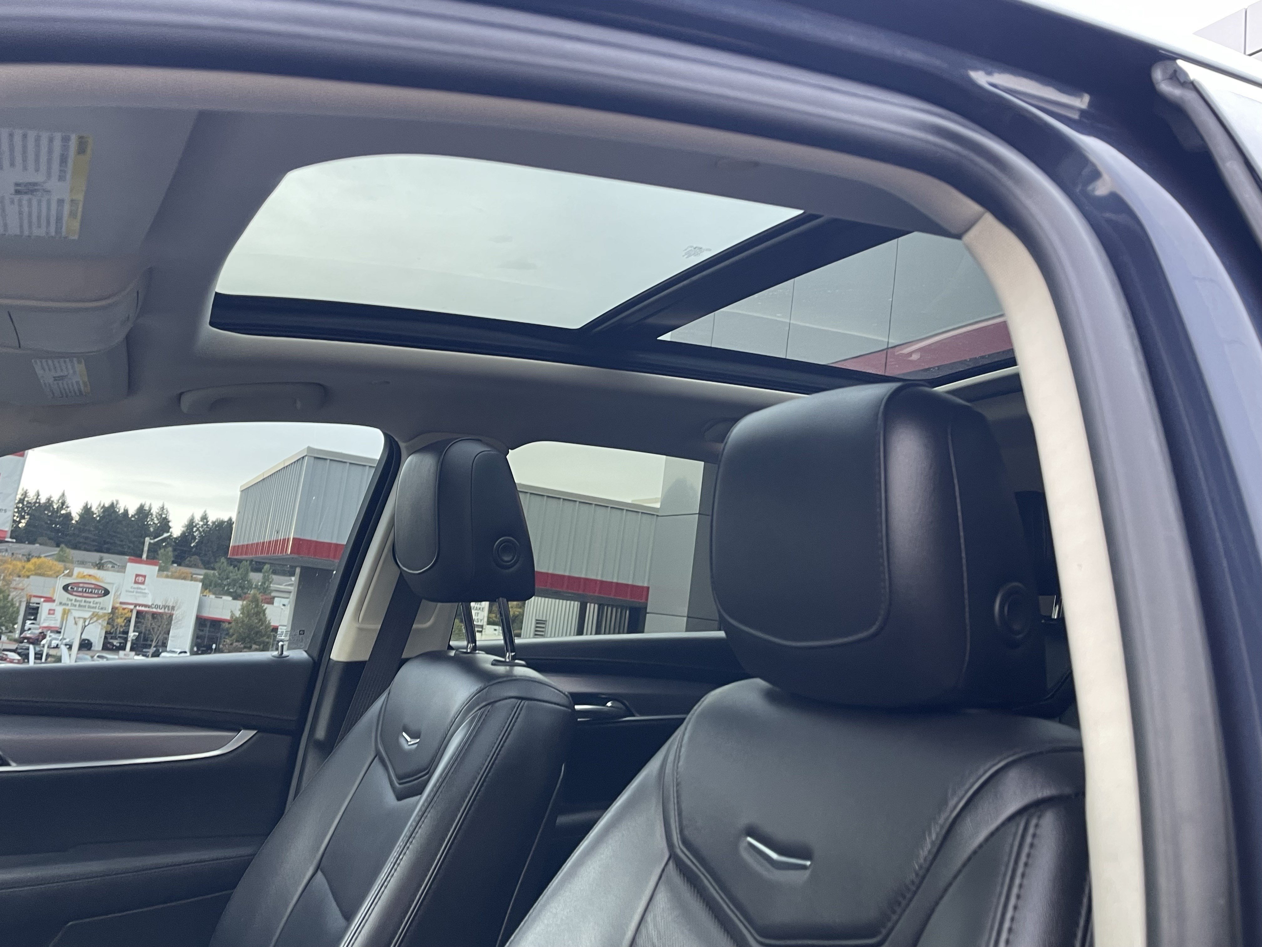Used 2018 Cadillac XT5 Luxury w/ Driver Awareness Package FWD image 21