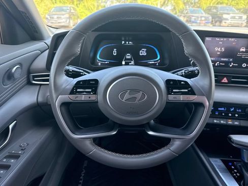 Used 2025 Hyundai Elantra Sport FWD image 14
