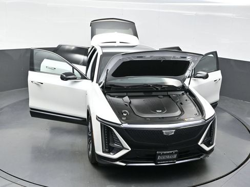 Certified 2024 Cadillac Lyriq Sport AWD/4WD image 39