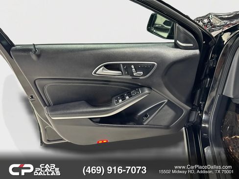 Used 2020 Mercedes-Benz GLA 250 4MATIC w/ Premium Package image 13