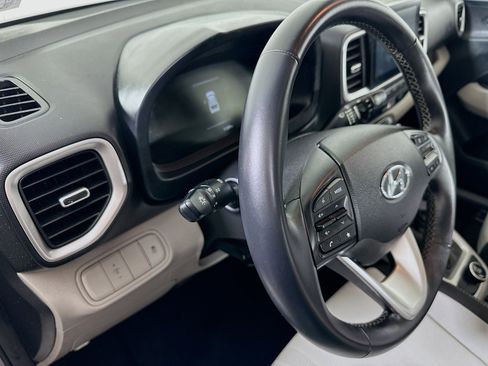 Certified 2023 Hyundai Venue SEL image 9