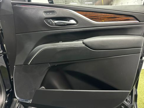 Used 2023 Cadillac Escalade ESV Luxury RWD image 29