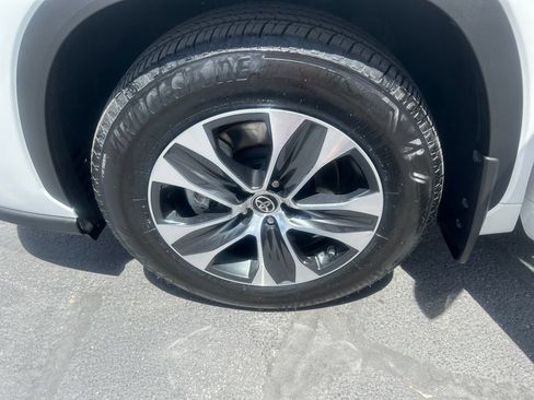 Certified 2025 Toyota Highlander XLE AWD/4WD image 24
