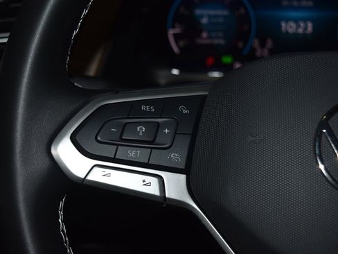 Certified 2025 Volkswagen Atlas SE image 8