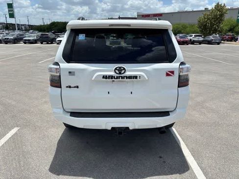 Used 2022 Toyota 4Runner SR5 Premium w/ Moonroof Package AWD/4WD image 4