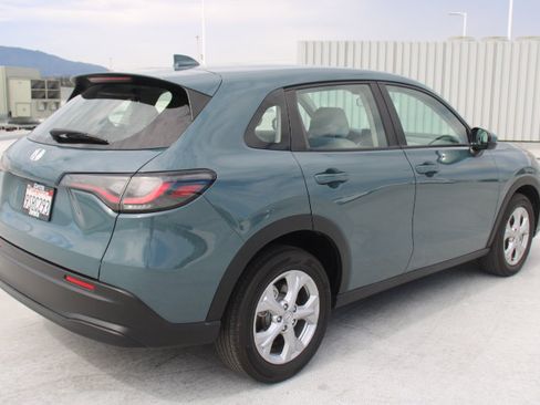 Used 2025 Honda HR-V LX image 3