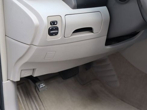 Used 2009 Toyota Camry LE FWD image 19
