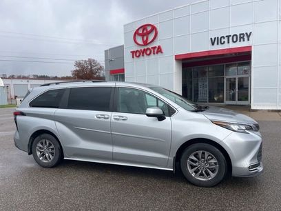 Used 2022 Toyota Sienna XLE