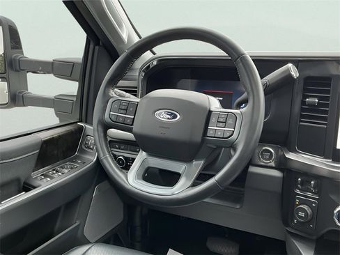 Certified 2024 Ford F250 Lariat w/ Black Appearance Package image 37