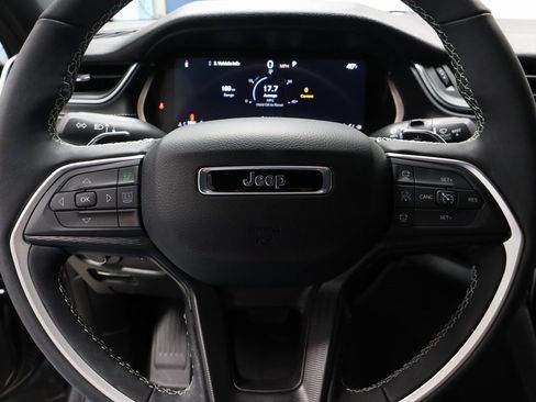 Used 2025 Jeep Grand Cherokee L Altitude image 33