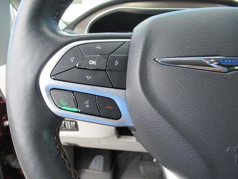 Used 2019 Chrysler Pacifica Touring-L Plus w/ Advanced Safetytec Group image 20