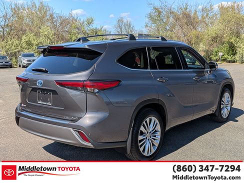 Used 2023 Toyota Highlander Platinum AWD/4WD image 3