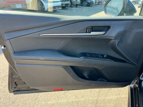 Used 2025 Toyota Camry SE image 18