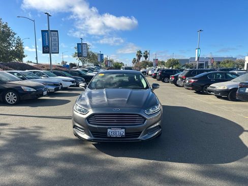 Used 2013 Ford Fusion SE FWD image 1