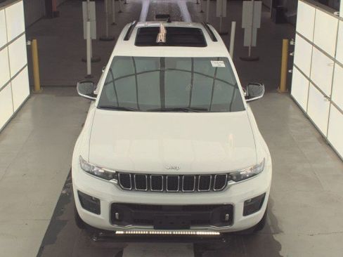 Used 2023 Jeep Grand Cherokee Overland w/ Luxury Tech Group IV AWD/4WD image 2