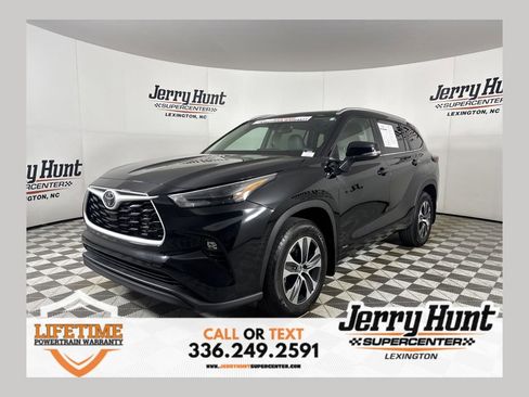 Used 2025 Toyota Highlander XLE AWD/4WD image 1