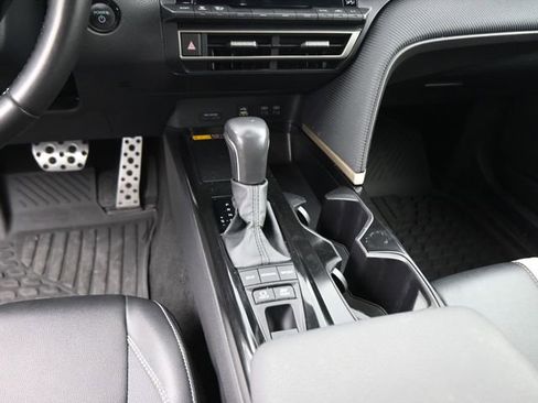 Used 2025 Toyota Camry SE image 29