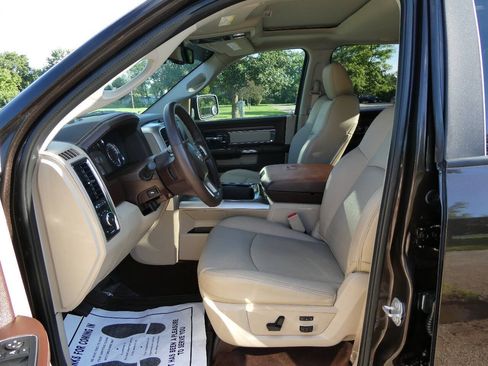 Used 2017 RAM 1500 Laramie w/ Convenience Group AWD/4WD image 9