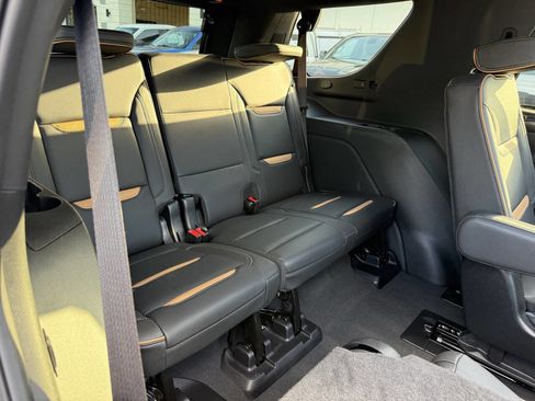 Used 2024 GMC Yukon AT4 w/ AT4 Premium Plus Package AWD/4WD image 17
