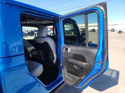 Used 2022 Jeep Gladiator Mojave w/ Cold Weather Group AWD/4WD image 41