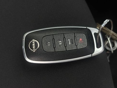 Used 2025 Nissan Sentra SV FWD image 17