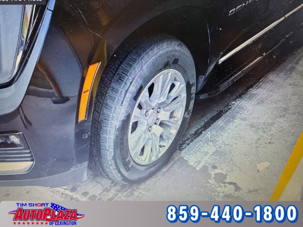 Used 2025 GMC Yukon XL Denali AWD/4WD image 8