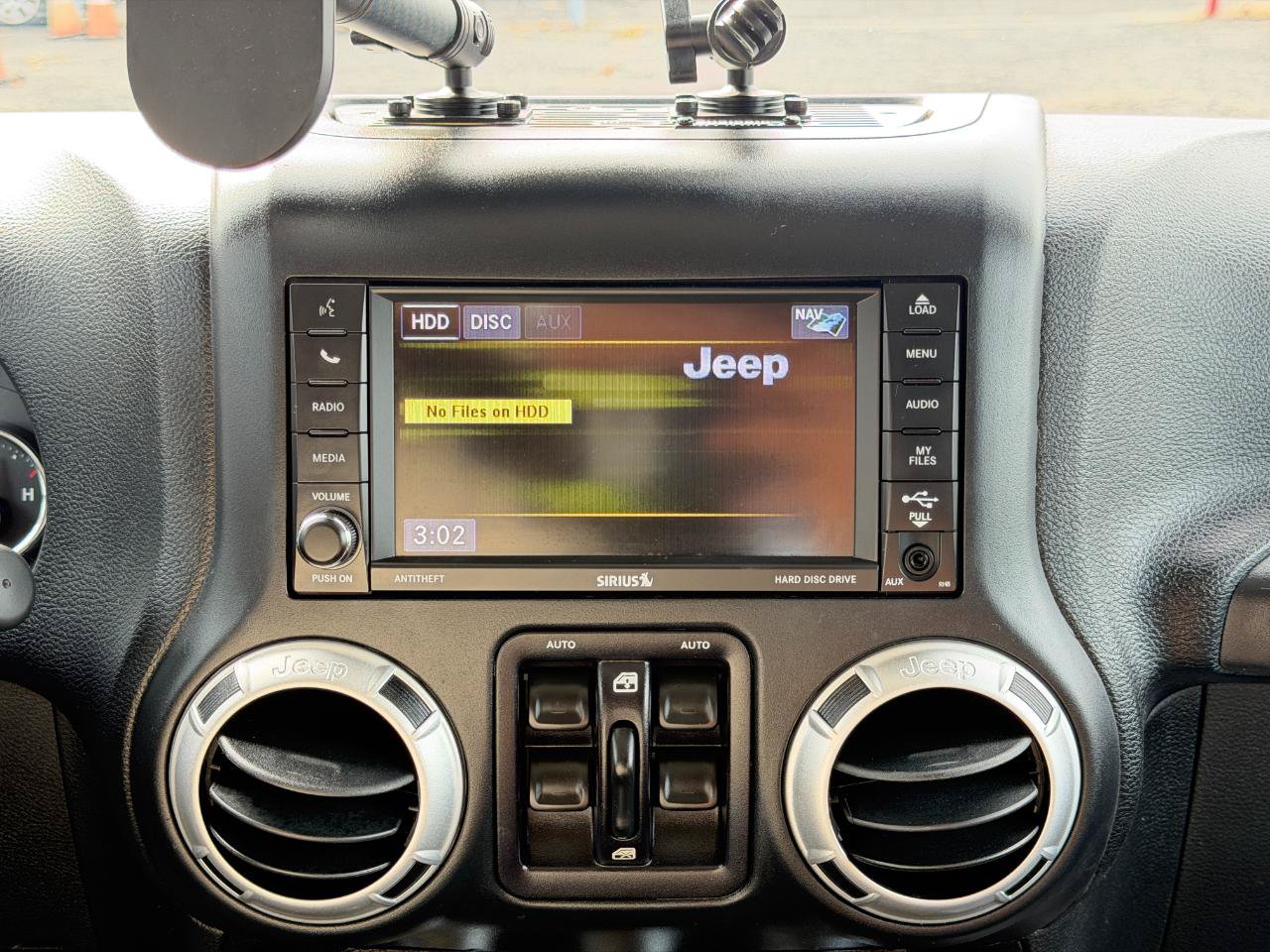 Used 2016 Jeep Wrangler Unlimited Sahara w/ Connectivity Group AWD/4WD image 59