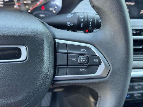Used 2024 Jeep Compass Latitude AWD/4WD image 11